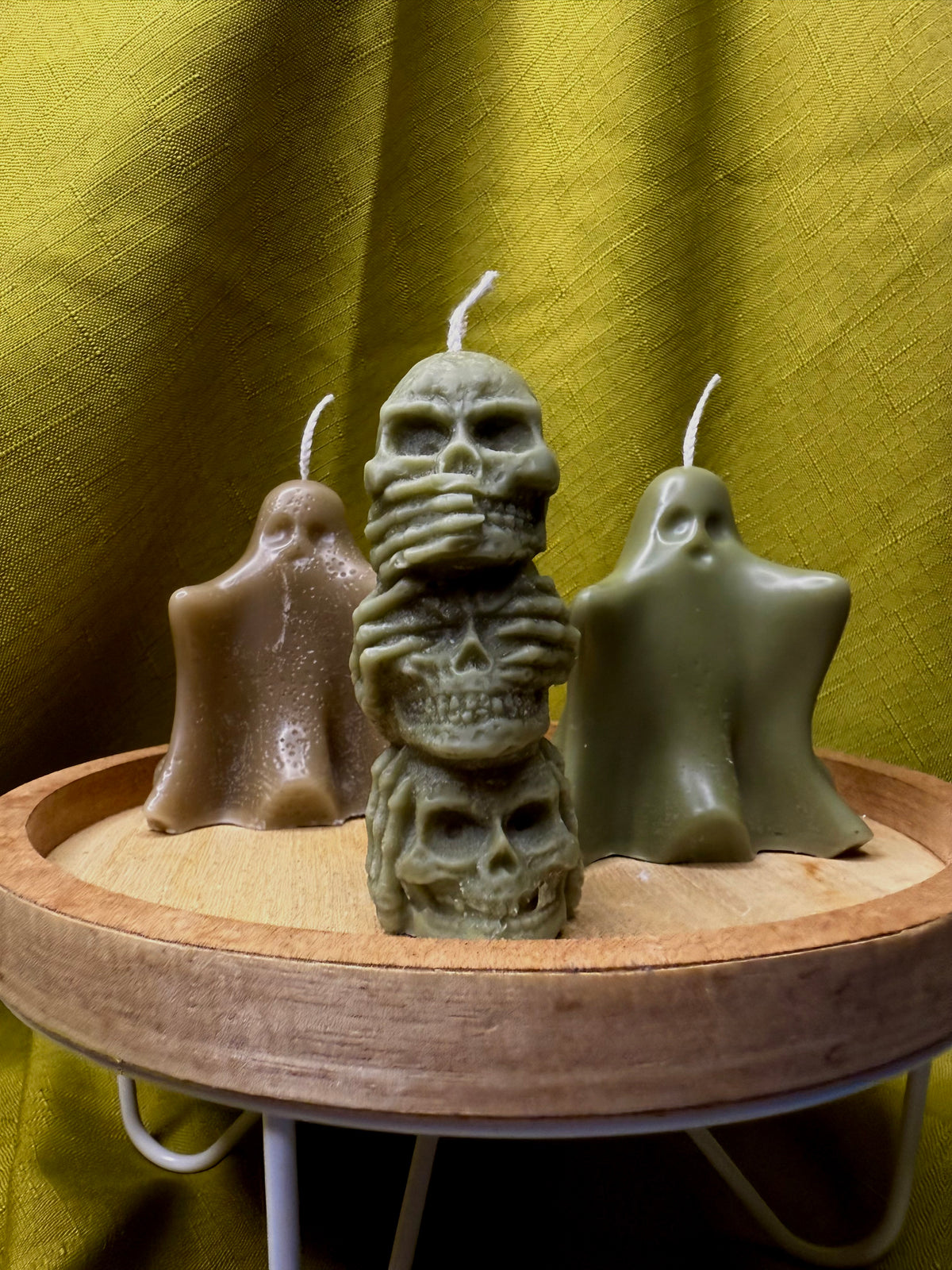 Thee Skulls